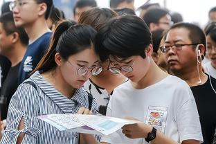 ?开心到模糊！来看看夺冠后国米更衣室，大家疯狂唱跳庆祝